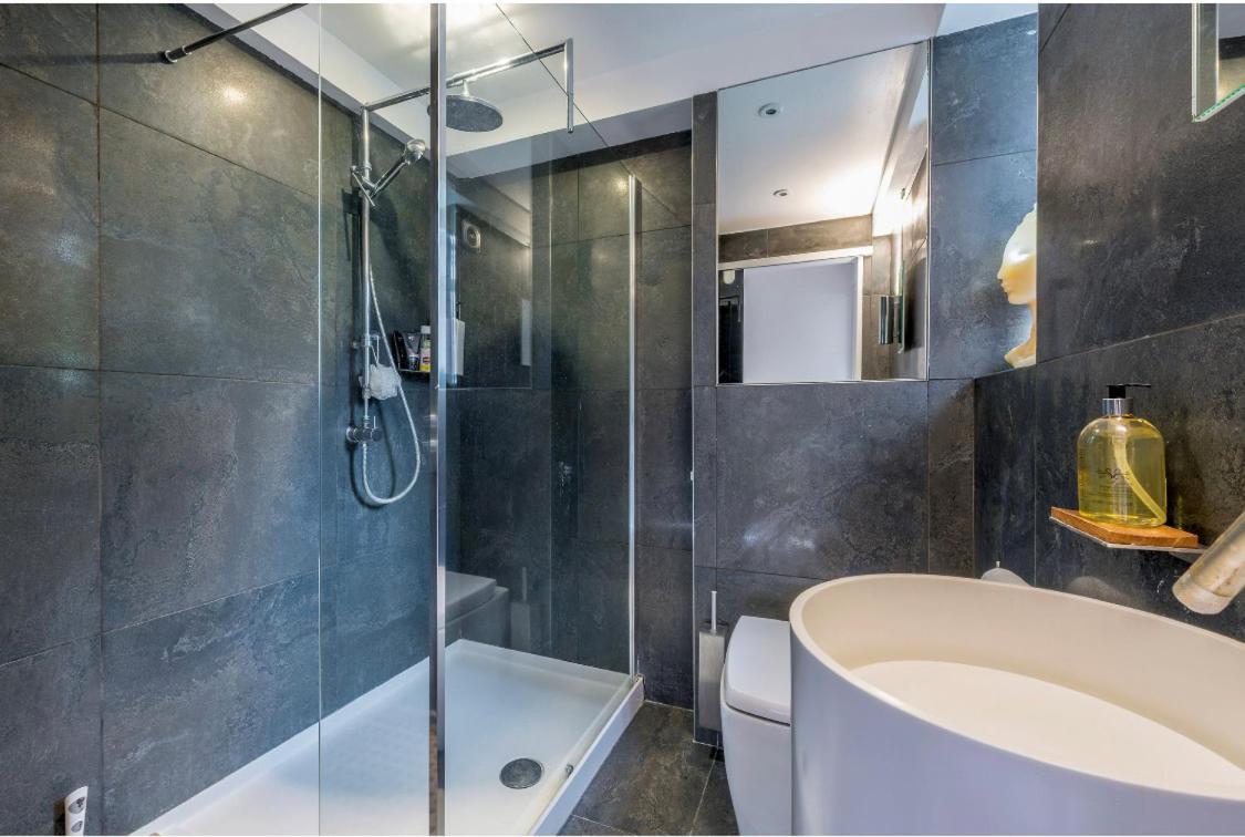 Stunning 3 Bedroom, 3 Bathroom Duplex With Terrace Londen Buitenkant foto