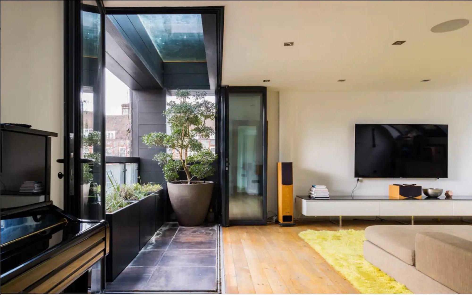Stunning 3 Bedroom, 3 Bathroom Duplex With Terrace Londen Buitenkant foto